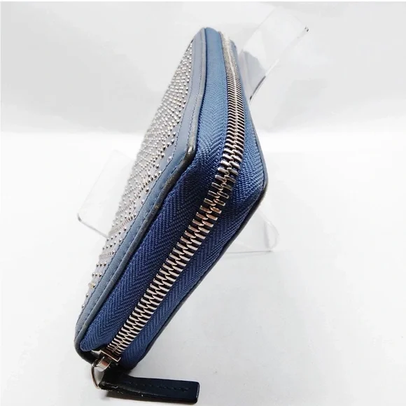 Gucci RARE! Blue Studded Women's Wallet - Sleek Everyday Clutch - Picture 2 of 9